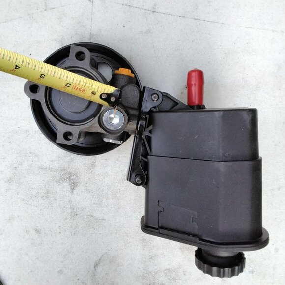 Power Steering Pump & Reservoir Assembly - Picture 5 of 10